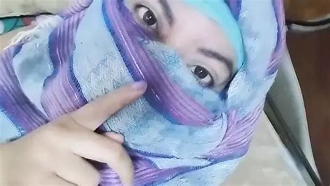Real Arabian In Hijab Niqab Gone Wild And Masturbates Her Squirting Muslim Pussy To Orgasm Hard