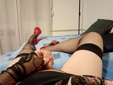 Recumbent MILF Tranny Shows Off Her Long Legs And Small Cock Nude Pics XHamster