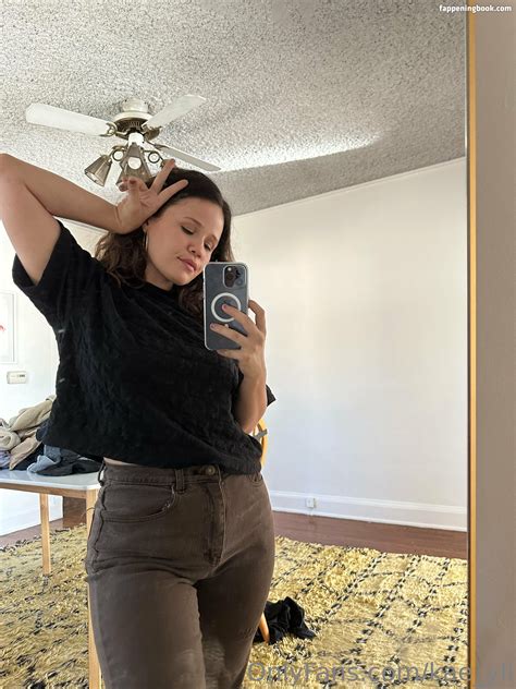 Yhivi Nude The Fappening Photo FappeningBook