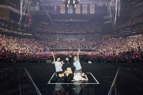 BLINKs Defend BLACKPINK s Rosé After Her Reaction To Being Asked If She Supports Gay Rights Goes