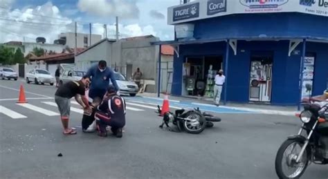 Motociclista Bate Em Ambul Ncia Do Samu E Fica Ferido Em Jo O Pessoa