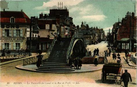 Reims La Passerelle Du Canal Et La Rue De Vesle Reims En