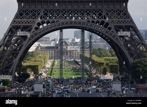 Eiffel Tower Arch Busy Day Paris France Stock Photo Alamy