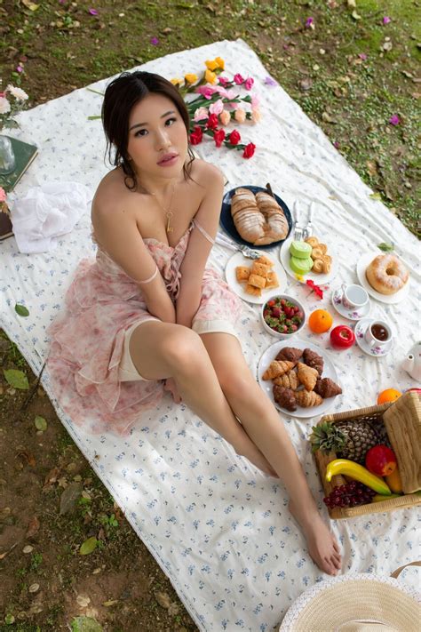 Sweet Girl Ms Pui Yi Enjoying A Picnic Completely Naked Outdoors Photos