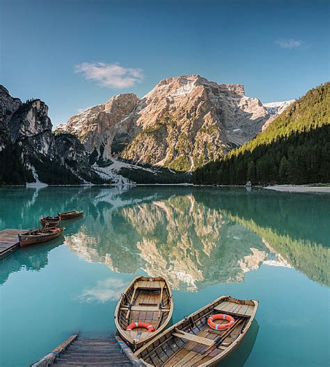 Pragser Wildsee In Den Dolomiten S Dtirol