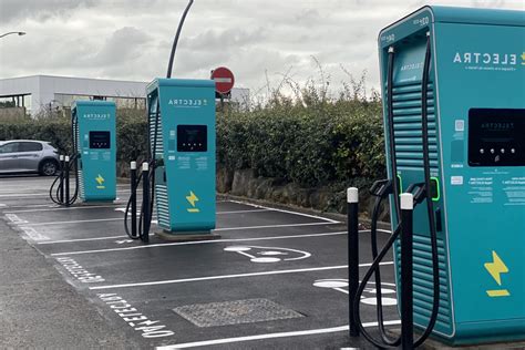 Voiture électrique la France franchit le cap des 100 000 bornes de