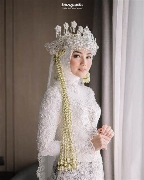 Foto Penampilan Citra Kirana Jadi Pengantin Sunda Cantik Manglingi