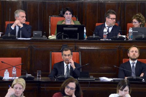 Scontro In Aula A Milano Sui Figli Delle Coppie Gay Sala Se Ne Va