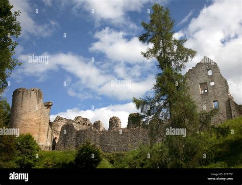 A view toward the ruins of Kildrummy Castle near Alford Stock Photo - Alamy