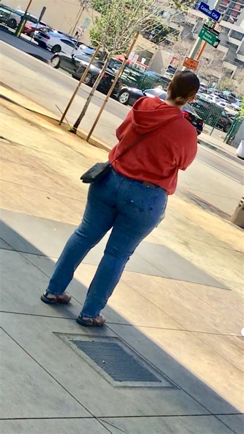 THICK BOOTY MILFS FAT ASS FILLING THEM JEANS Tight Jeans Forum