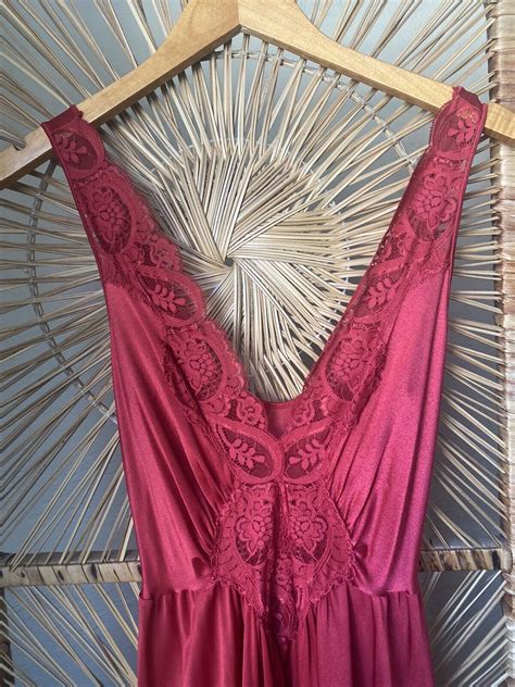 Vintage Olga Night Gown Lingerie Dress Size M Gem