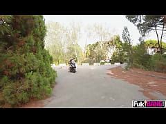 Kourtney Love Big Ass In Public Bang Xxx Mobile Porno Videos Movies IPornTV Net