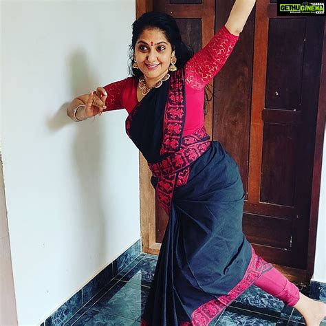 Anju Aravind Instagram എല്ലാ ഗുരുക്കന്മാർക്കും പ്രണാമം 🙏ഗുരുത്വം