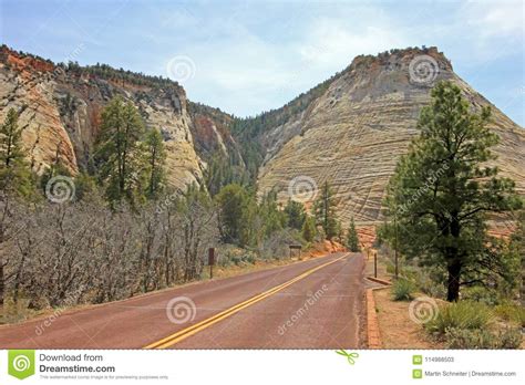 Calha Principal Da Estrada A Paisagem E As Montanhas Coloridas De Zion