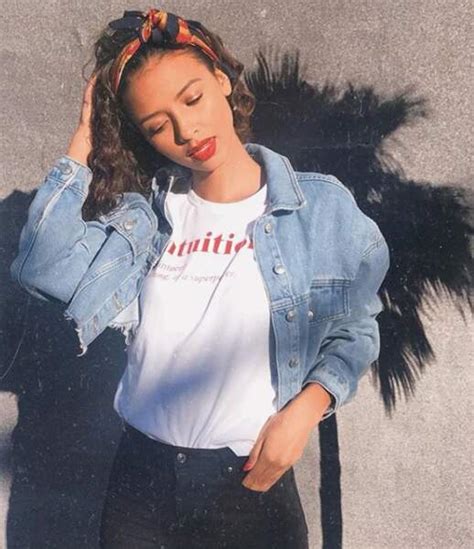 Instagram Kim Glow En Bikini Dans La Neige Clara Morgane Topless T L Loisirs