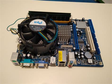 AsRock G31M-VS2 + Xeon E5430 (2.66GHz, 12MB, quad) + cooler + 4GB RAM