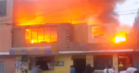 Smp Incendio De Grandes Proporciones Consume Una Vivienda De Material