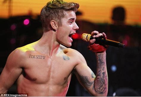 Justin Bieber Whips His Jacket Off To Bare Naked Chest During Beijing Concert Daily Mail Online
