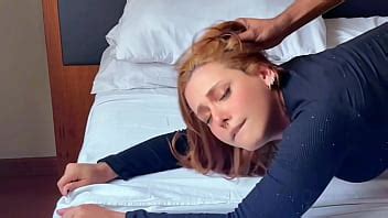 J ai appelé pour réparer la climatisation et il a fini par me bouffer la chatte XVIDEOS