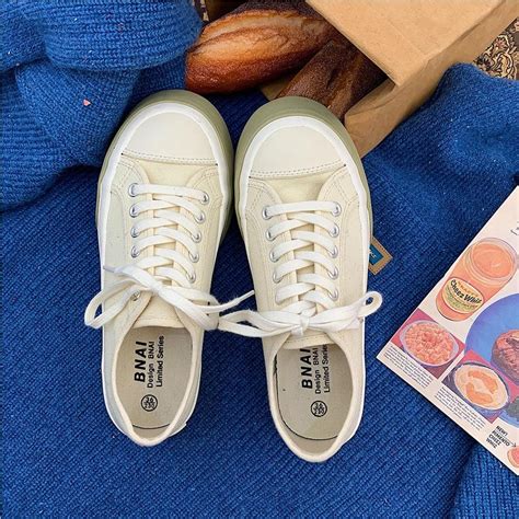 Top mẫu giày thể thao nữ hot mùa hè