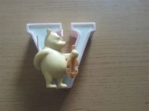 Disney Michel Classic Winnie The Pooh Bear Alphabet Letter V For