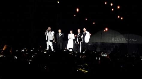 Nostalgia Bareng Fans Boyzone Sukses Gelar Konser Perpisahan Di Jakarta