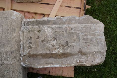 Древние надгробия XVI-XVII вв. в Новодевичьем монастыре, Москва : trof ...