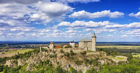 Co zobaczyć w Czechach Zamek na Kunetickiej Górze to atrakcja blisko