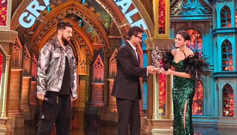 Bigg Boss Ott 3 Winner Sana Makbul Lifts Trophy Beats Naezy As It