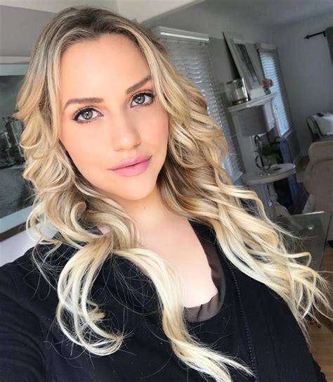 పరన కవన Mia Malkova హట పకస porn queen mia malkova hot instagram pics News Telugu