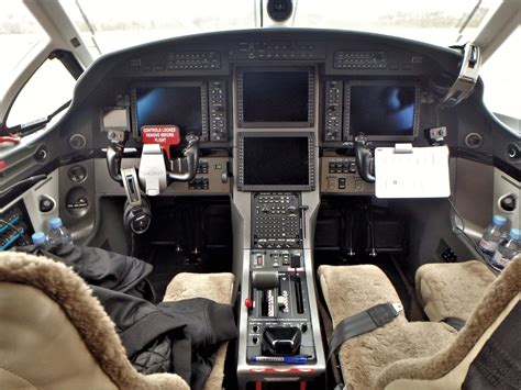 Solve Pilatus PC 12 NG Cockpit jigsaw puzzle online with 300 pieces