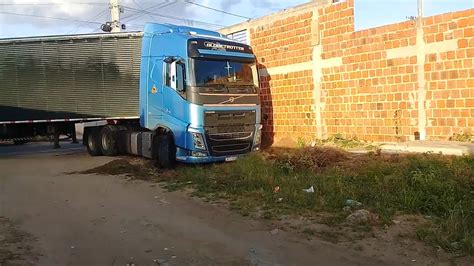 V Deo Caminh O Volvo Fh Carregado Atola Em Areia