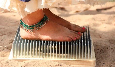 Зачем люди стоят на гвоздях? - Телеканал «Моя Планета»