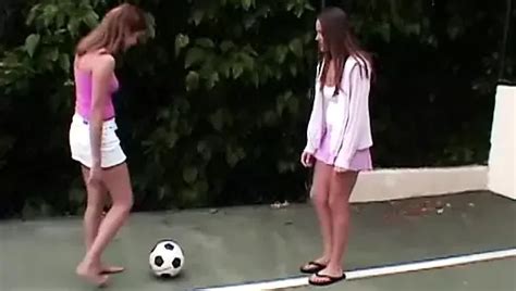 Blonde En Brunette Lesbische Hotties Op De Bank Neuken Voorbinddildo XHamster