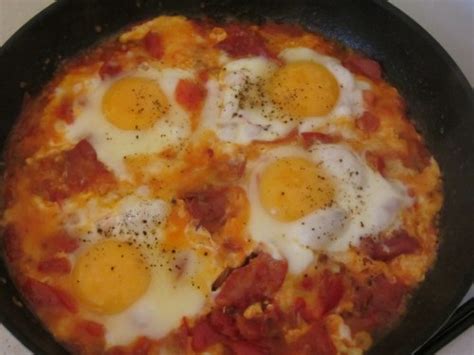 Oeufs à la tomate et chorizo Recette de Oeufs à la tomate et chorizo