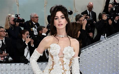 Anne Hathaways Met Gala Versace Dress Features Daring Cutouts