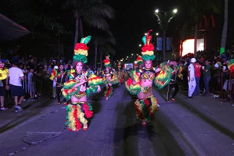 Alegría Y Baile Presentes En El Tercer Desfile Del Carnaval De Veracruz