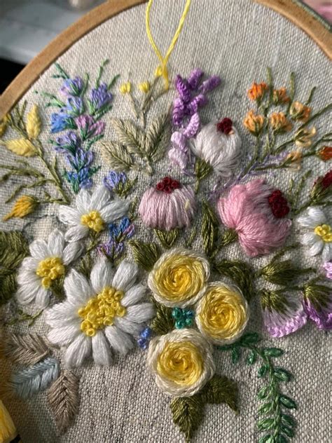 Flores Bordadas A Mão - Flores bordadas à mão