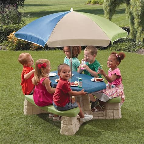 Naturally Playful Picnic Table with Umbrella | Step2