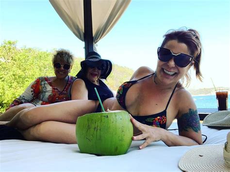 En Bikini Sin Maquillaje Y Junto A Silvia Pinal La Foto De Alejandra Guzm N En Sus Vacaciones