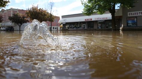 Grand Forks B C Residents Work To Save Properties From Flooding