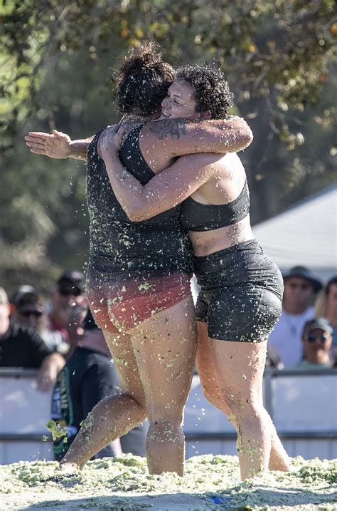 Pictures: Bike Week coleslaw wrestling – Orlando Sentinel