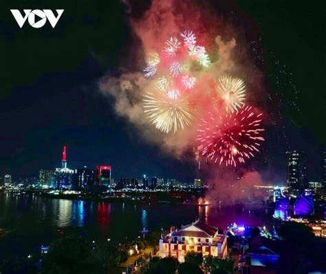 Vietexplorer.com - Fireworks Illuminate Vietnam, Welcoming Lunar New ...