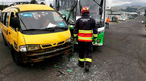 Choque Entre Buseta Escolar Y Bus Deja Heridos En Carapungo El Comercio