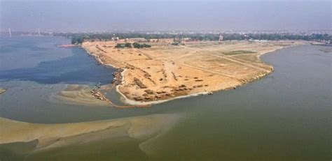 The deserted banks of the confluence of the rivers Ganga and Yamuna ...