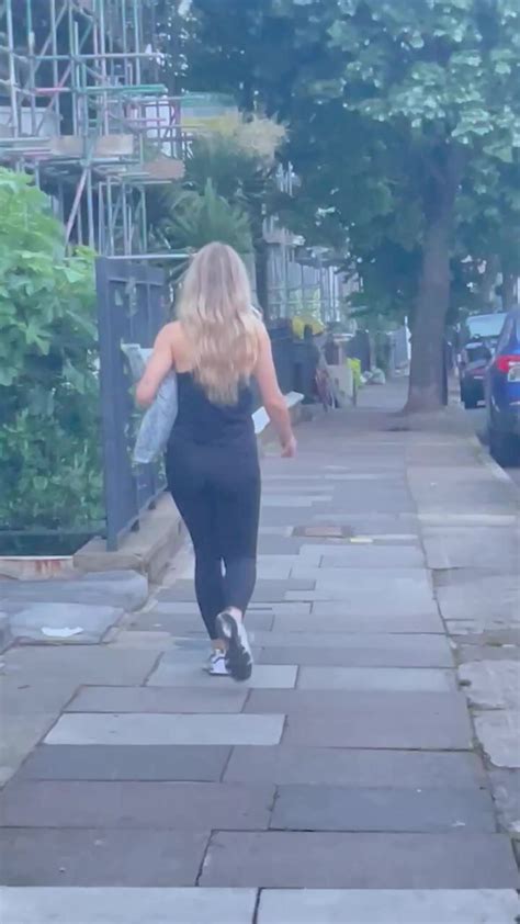 Slim Blonde In Yoga Pants ThisVid
