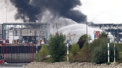 Ludwigshafen Explosion Und Feuer Bei Basf