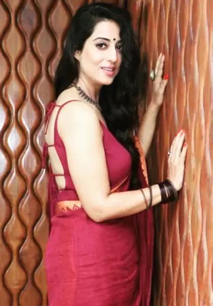Mahie Gill Top Hot Pics And Photo