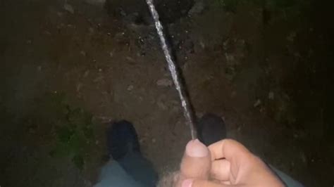 Meando En Los árboles Mear Mucho Caliente Pornhub Gay