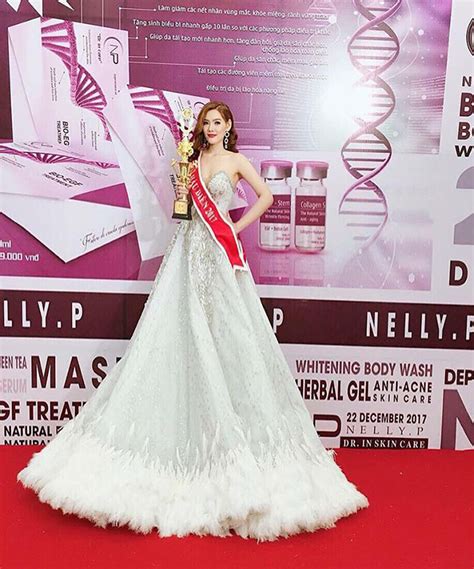 Hoa Nguy N Ng Quang N Ho Ng Bikini C A Nelly P T P Ch Doanh Nh N Vi T